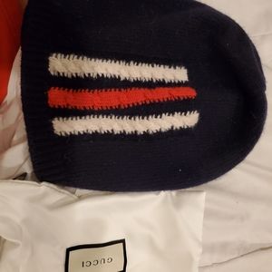Gucci beanie , comes with dust bag